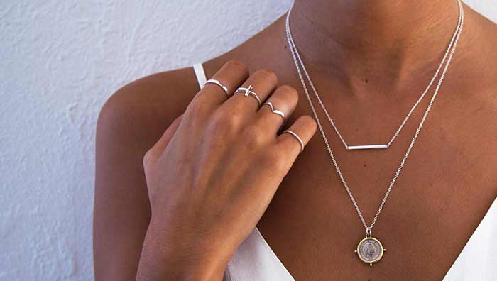 اکسسوری, اکسسوری دخترانه گردنبند ظریف با آویز ساده