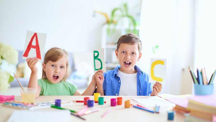 ذهن و هوش, کتاب کودکان در حال بازی